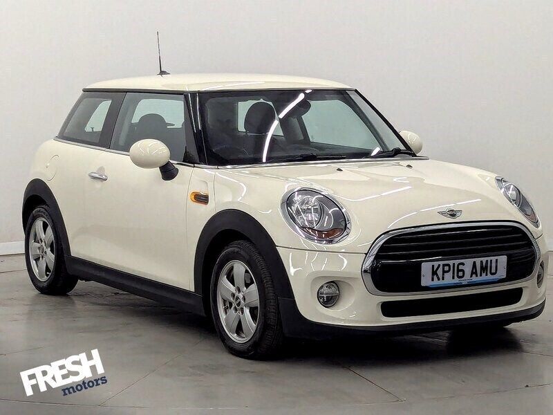 Pepper white Used 2016 Mini Cooper Hatch Hatchback | £8,490 (Fair price) - Image 1/4
