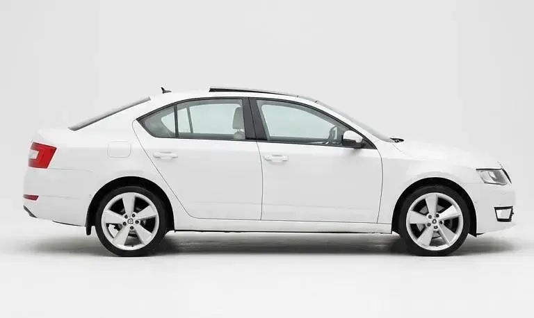 Used Skoda Octavia Elegance 2013 White Hatchback