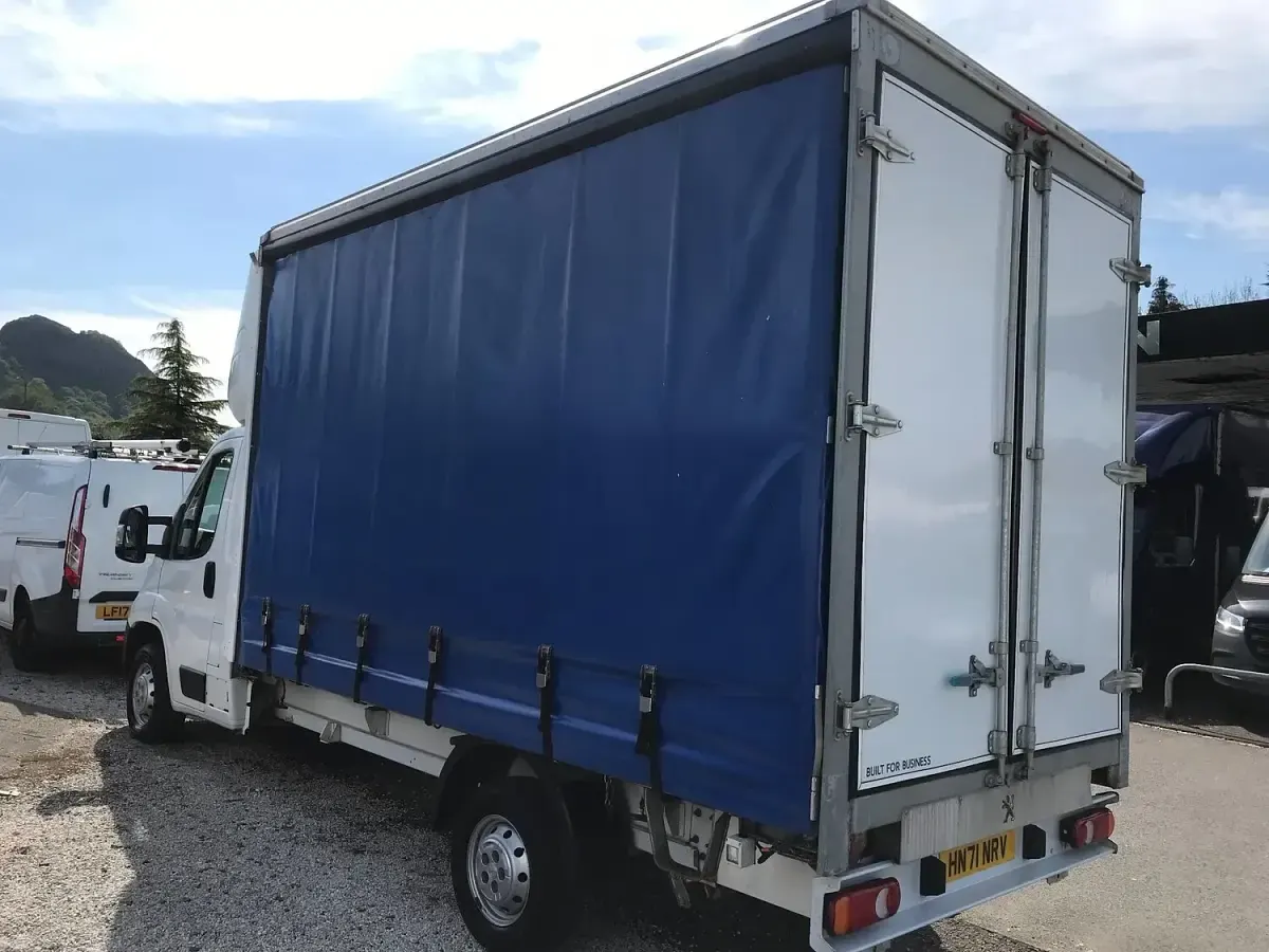 Used Peugeot Boxer Business-Line 140 HP (102 kW) 2021 White Van