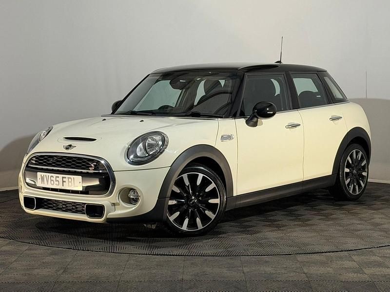 Begagnad Mini Cooper S Hatch 170 HK (125 kW) 2015 Vit Halvkombi