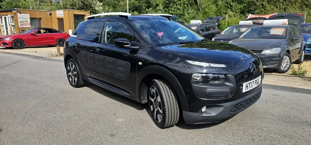 Used Citroën C4 Cactus Flair 99 HP (72 kW) 2017 Black Hatchback