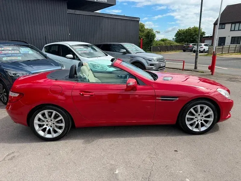 Used Mercedes SLK200 184 HP (135 kW) 2011 Red Cabriolet