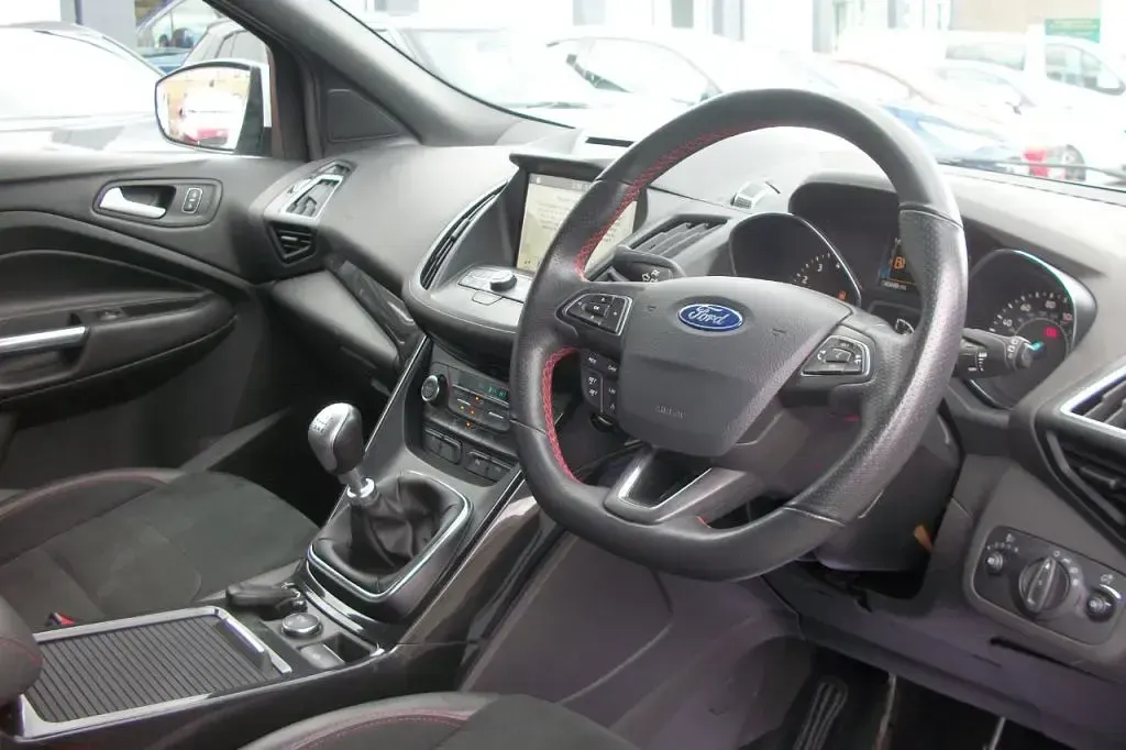 Used Ford Kuga ST-Line 150 HP (110 kW) 2019 White SUV