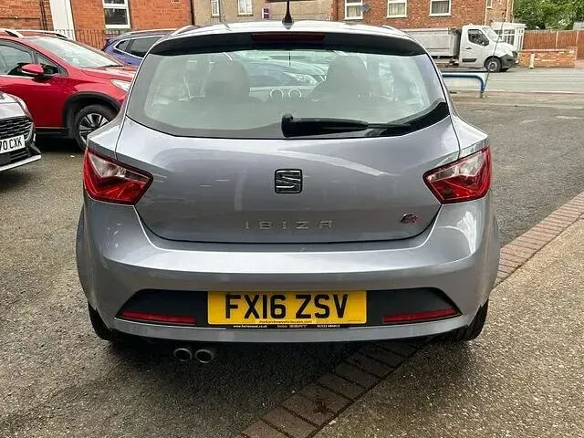 Usado Seat Ibiza FR 90 HP (66 kW) 2016 Prateado Citadino