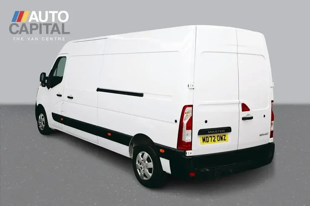 Used Renault Master Business 135 HP (99 kW) 2022 White MPV