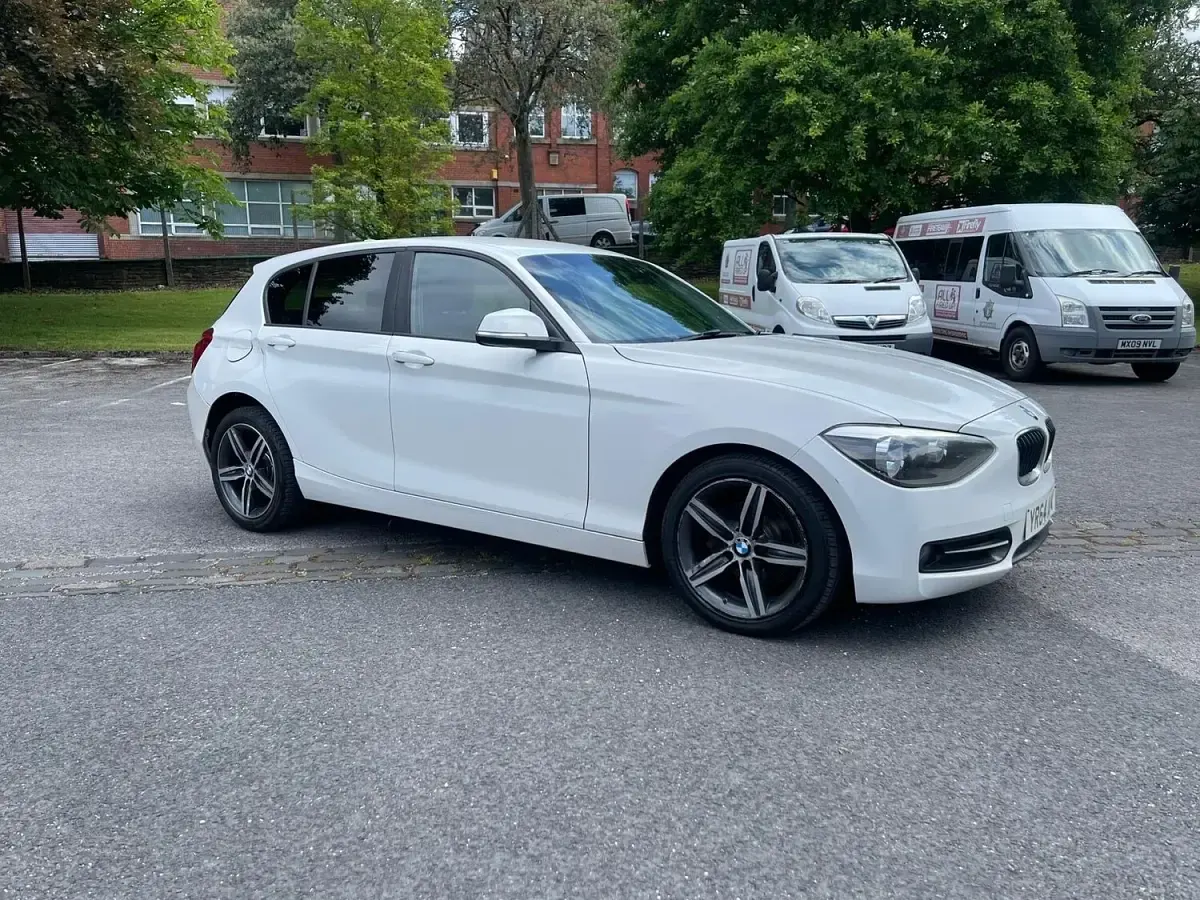 Used BMW 118 Sport Line 2014 White Hatchback