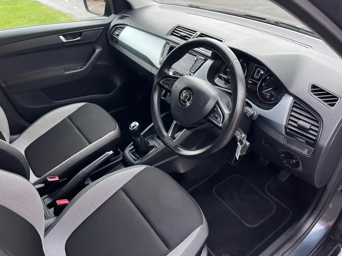 Used Skoda Fabia SE 95 HP (69 kW) 2018 Grey Estate