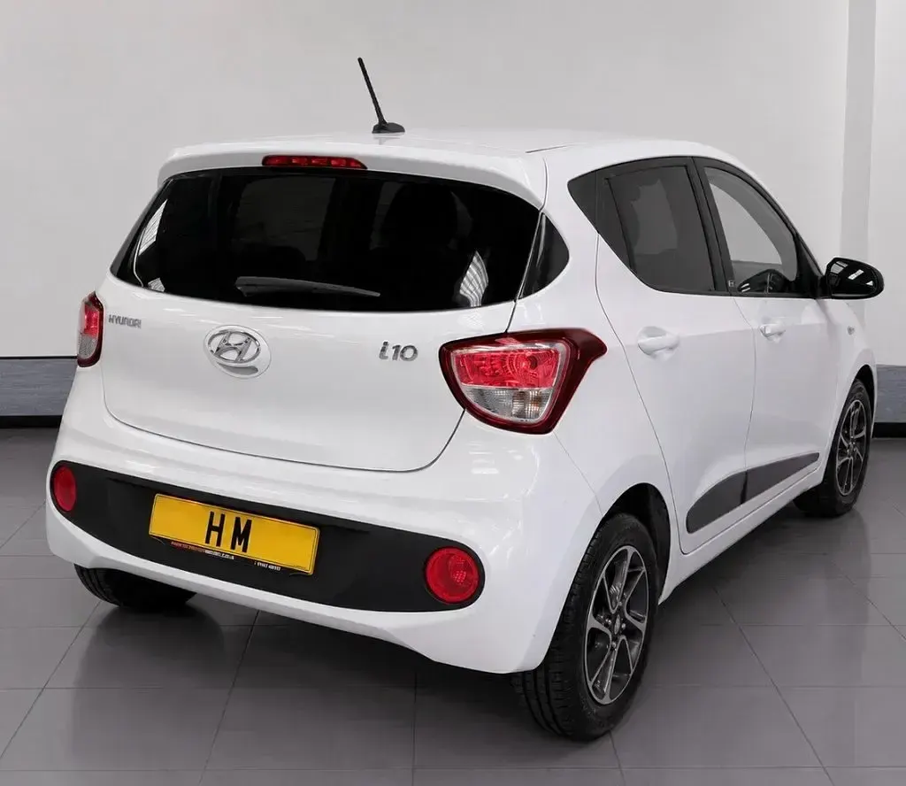 Used Hyundai i10 GO! 67 HP (49 kW) 2018 White Hatchback