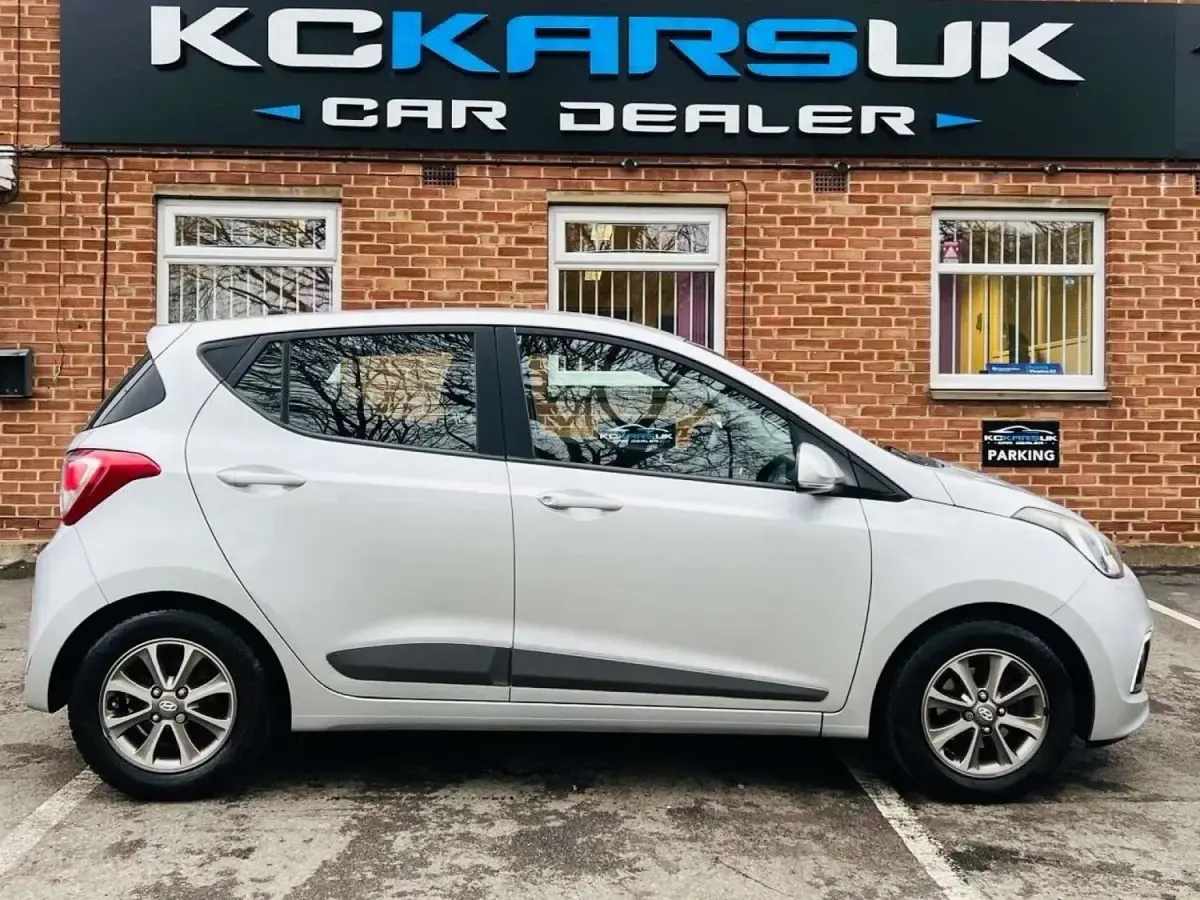 Używany Hyundai i10 Premium 87 KM (63 kW) 2014 Srebrny Hatchback