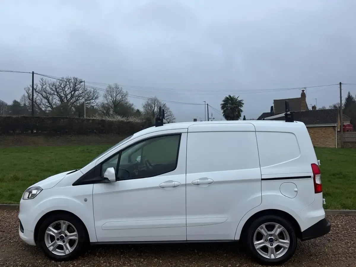 Usado Ford Transit Limited 100 HP (73 kW) 2022 Branco Van