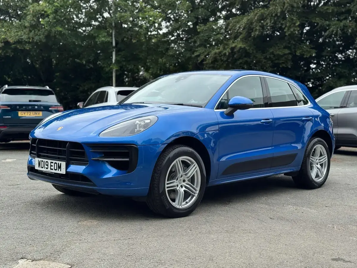 Used Porsche Macan 349 HP (256 kW) 2019 Blue SUV