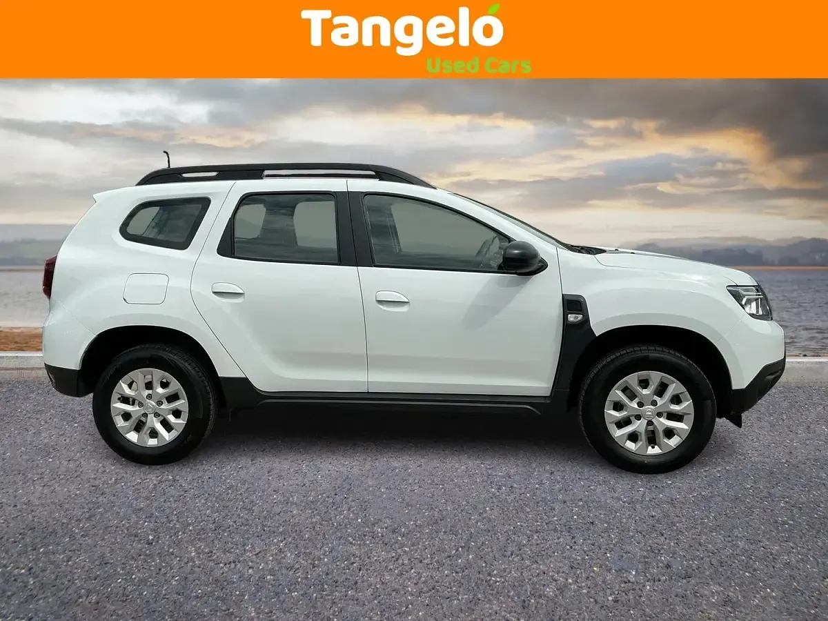 Used Dacia Duster Comfort 91 HP (66 kW) 2022 White SUV