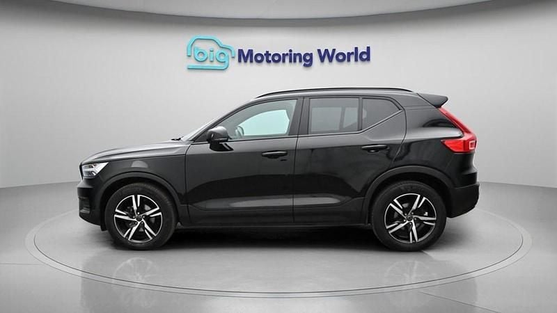 Used Volvo XC40 R-Design 163 HP (119 kW) 2022 Black SUV