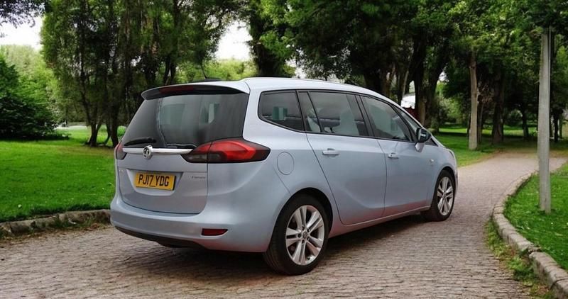 Used Vauxhall Zafira Tourer SRi 140 HP (102 kW) 2017 Silver MPV