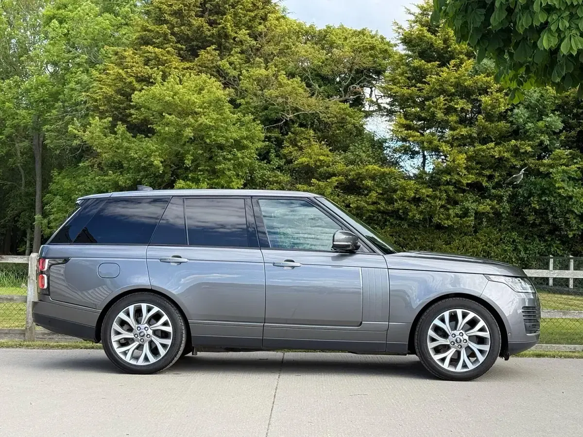 Used Land Rover Range Rover Vogue SE 275 HP (202 kW) 2018 Grey SUV