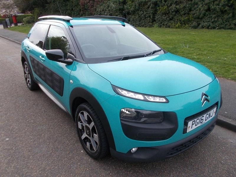 Used Citroën C4 Cactus Flair 100 HP (73 kW) 2016 Blue Hatchback