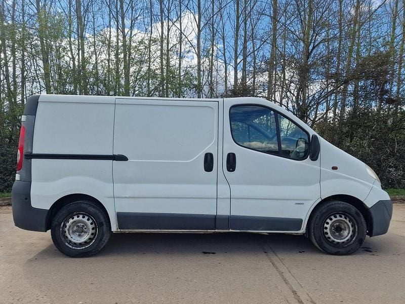 Used Vauxhall Vivaro 90 HP (66 kW) 2007 White MPV
