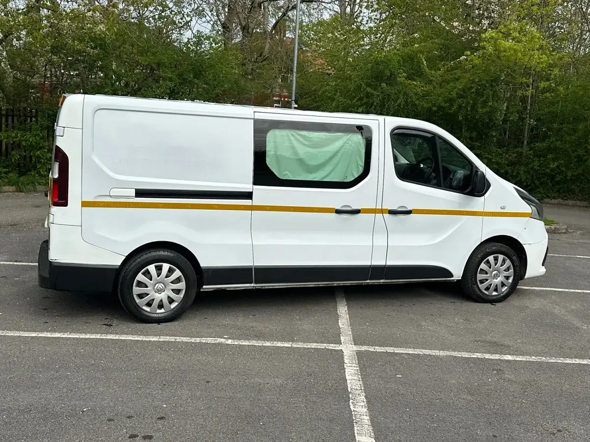 Used Renault Trafic Business 115 HP (84 kW) 2015 White MPV