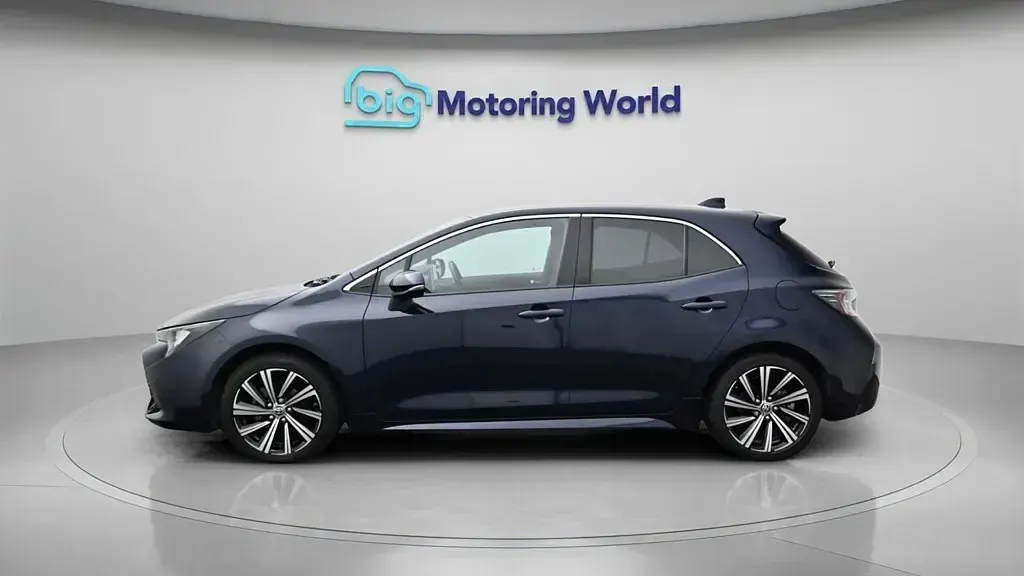 Usado Toyota Corolla Design 122 HP (89 kW) 2022 Azul Citadino