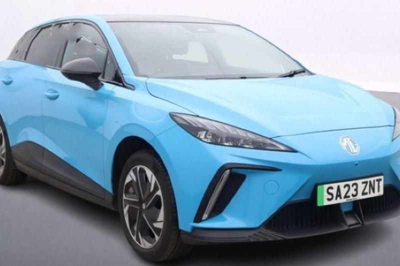 Begagnad MG MG4 EV Trophy 319 kW (435 HK) 2023 Blå Halvkombi