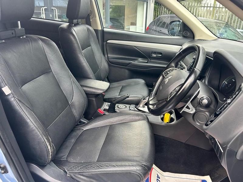 Used Mitsubishi Outlander P-HEV 2014 Silver SUV