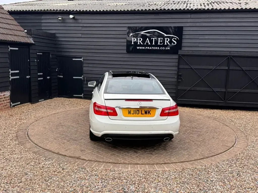 Begagnad Mercedes E350 2010 Vit Sportkupé