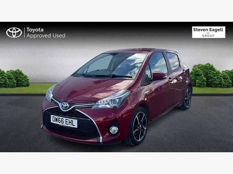 Used Toyota Yaris Hybrid Design 2017 Red Hatchback