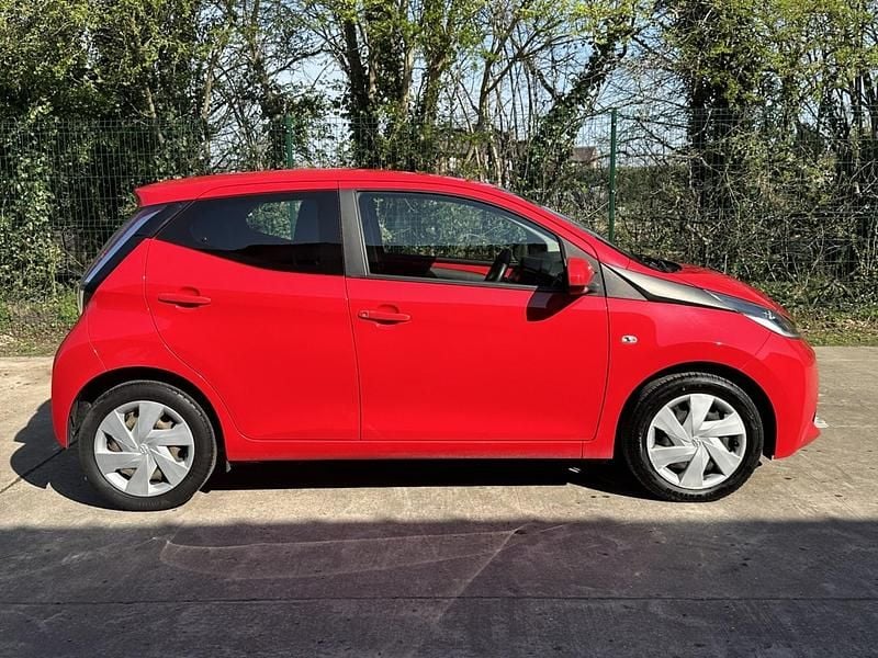 Usado Toyota Aygo X-play 2018 Vermelho Citadino