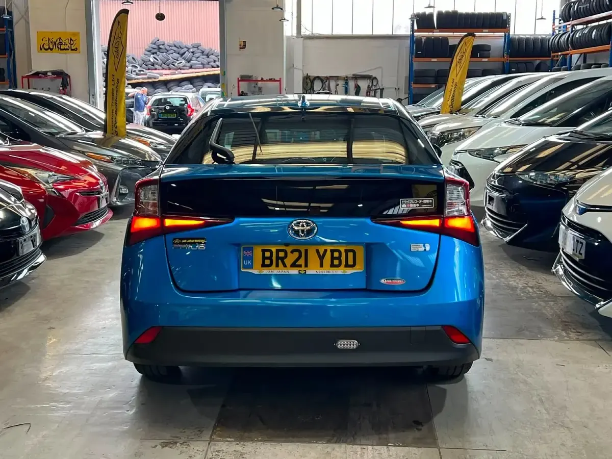 Used Toyota Prius 140 HP (102 kW) 2026 Blue Hatchback