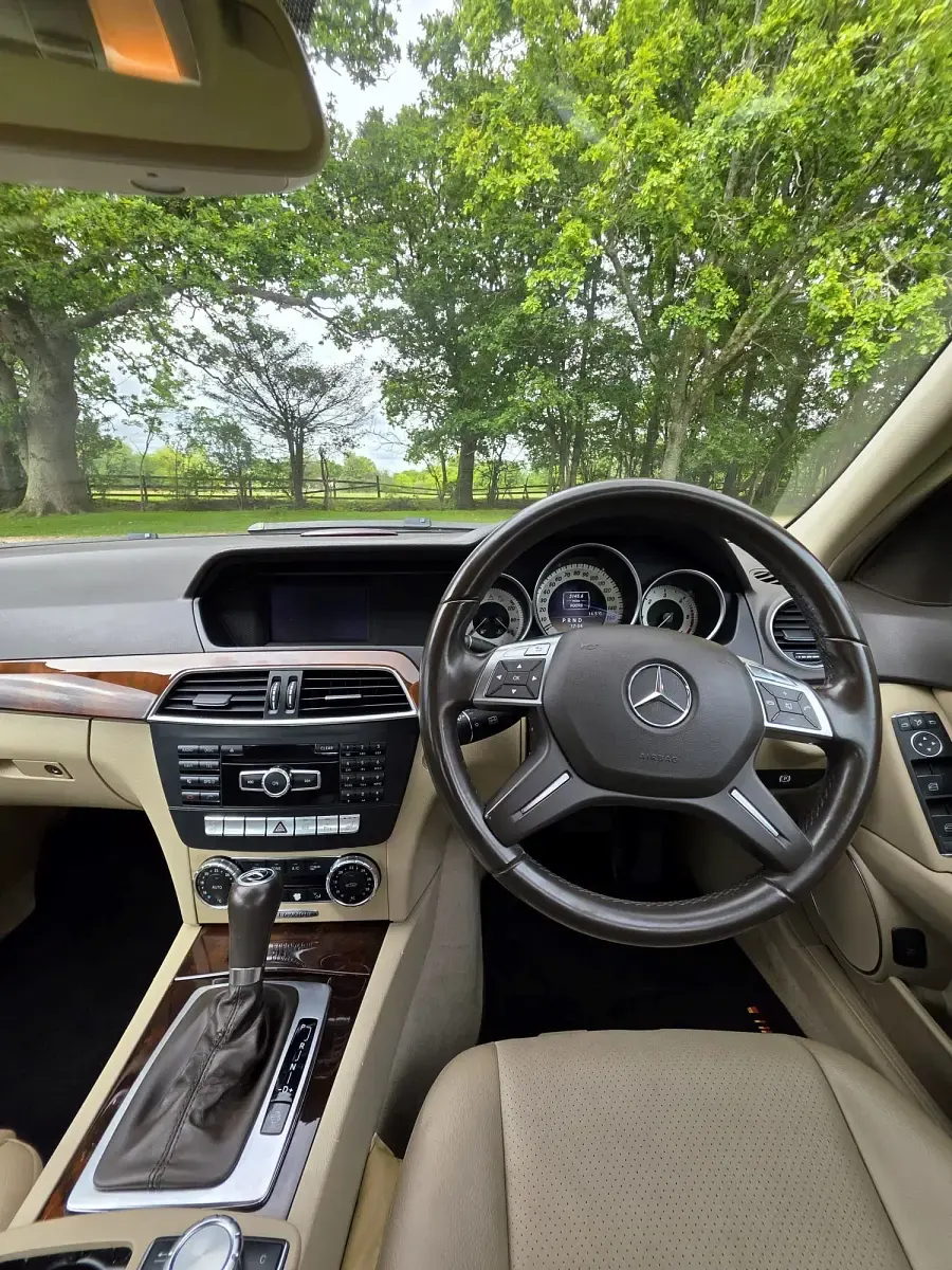 Usado Mercedes C200 Elegance 2012 Marrón Berlina
