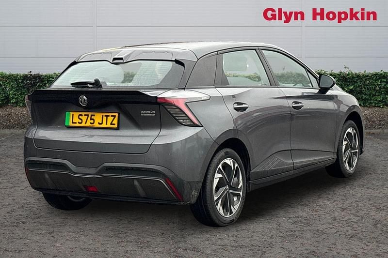 Usado MG MG4 EV SE 319 kW (435 HP) 2025 Cinzento Citadino