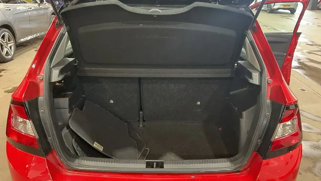 Used Skoda Fabia Colour Edition 75 HP (55 kW) 2018 Red Hatchback