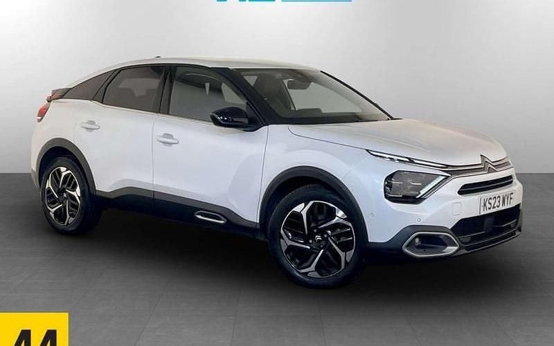 White Used 2023 Citroën C4 Shine Hatchback | £12,295 (Good price) - Image 1/2