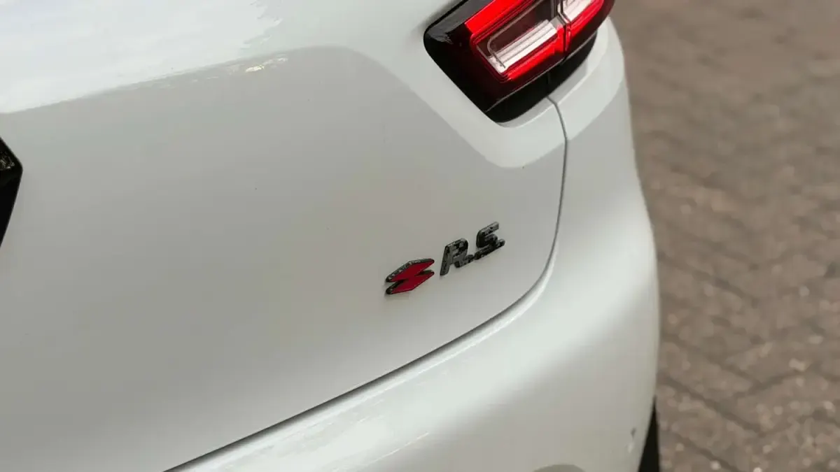 Usado Renault Clio IV 200 HP (147 kW) 2017 Branco Citadino