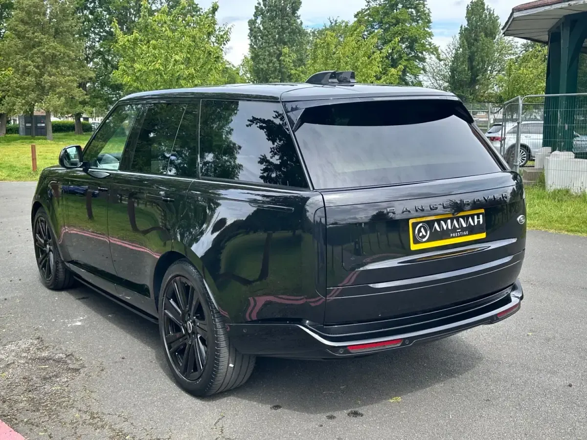 Begagnad Land Rover Range Rover First Edition 2022 Svart SUV
