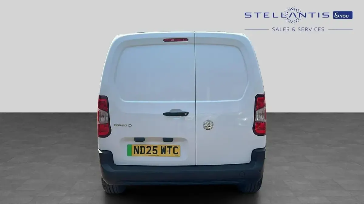 Used Vauxhall Combo 98 kW (134 HP) 2025 White MPV