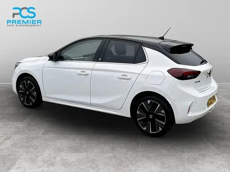 Second-hand Vauxhall Corsa-e Elite 100 kW (136 CP) 2022 Alb Hatchback