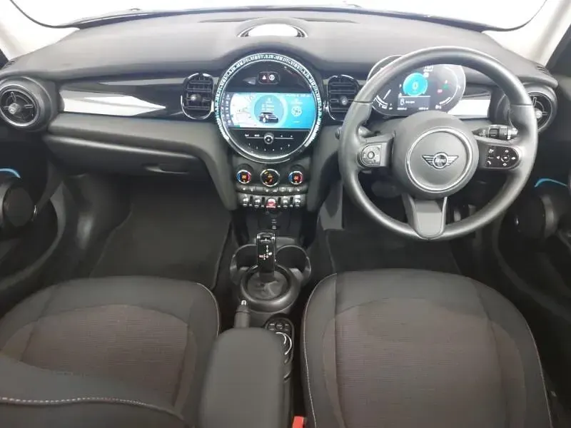 Begagnad Mini Cooper Classic 136 HK (100 kW) 2023 Silver Halvkombi