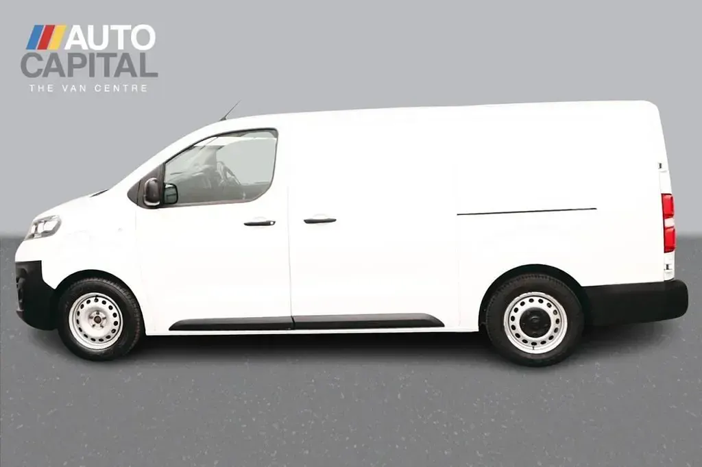Used Vauxhall Vivaro 100 kW (136 HP) 2022 White MPV