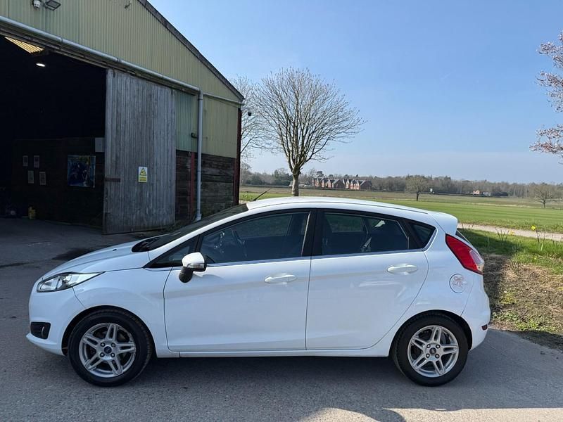 Used Ford Fiesta Zetec 2013 White Hatchback