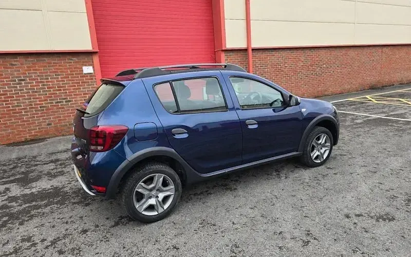 Begagnad Dacia Sandero Lauréate 90 HK (66 kW) 2017 Blå Halvkombi