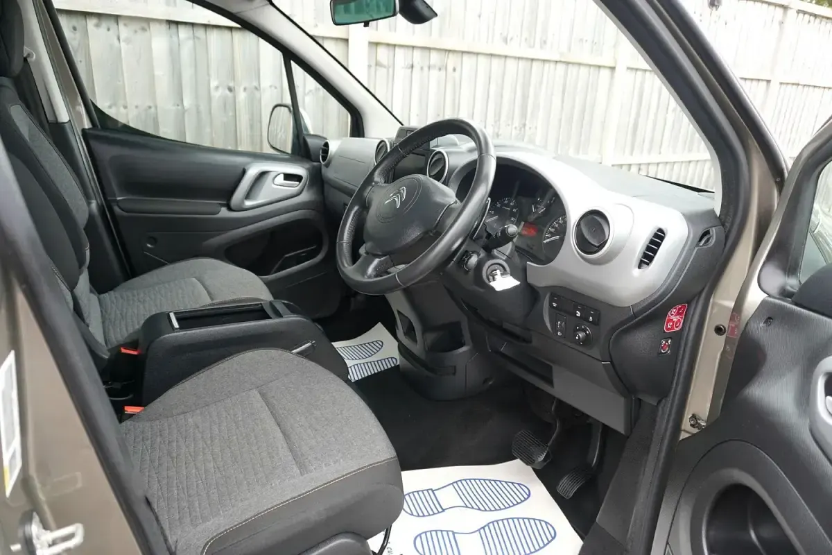 Used Citroën Berlingo Flair 99 HP (72 kW) 2017 Brown MPV