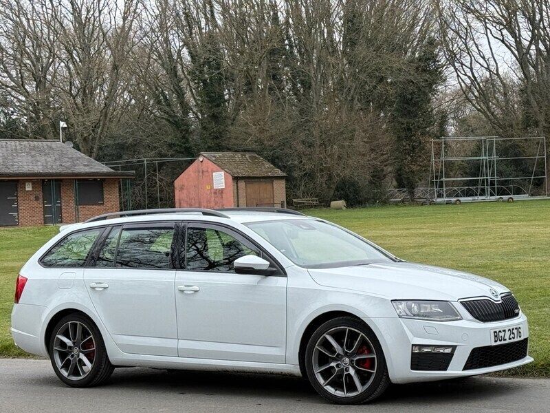 White Used 2016 Skoda Octavia vRS Estate | £4,995 (Fair price) - Image 1/4