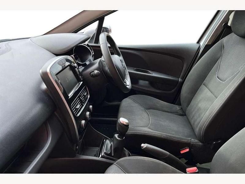 Used Renault Clio IV Iconic 90 HP (66 kW) 2019 White Hatchback