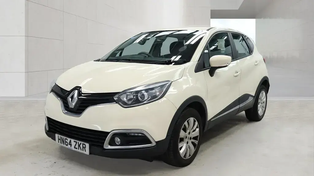 Used Renault Captur Expression+ 90 HP (66 kW) 2014 Cream SUV
