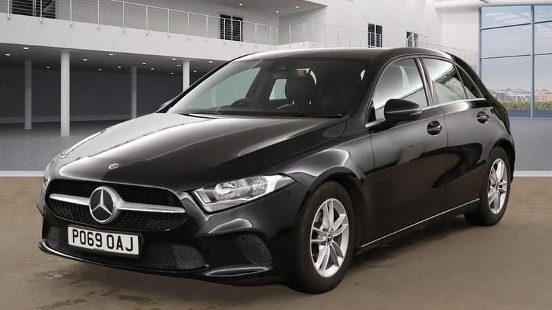 Used Mercedes A180 SE 136 HP (100 kW) 2019 Black Hatchback
