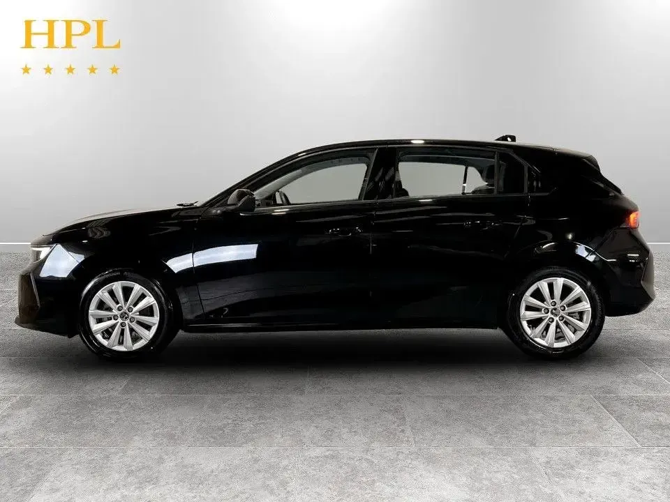 Usado Vauxhall Astra Design Edition 110 CV (80 kW) 2023 Negro Utilitario