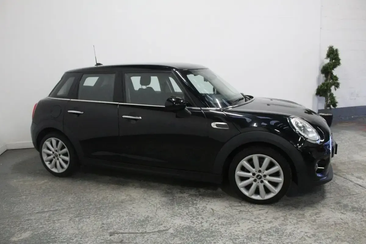 Used Mini Cooper D Hatch 116 HP (85 kW) 2018 Black Hatchback