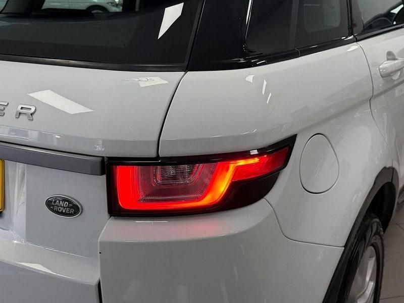 Used Land Rover Range Rover evoque SE 180 HP (132 kW) 2018 White Estate