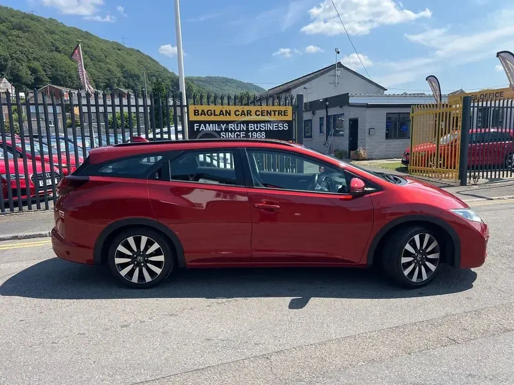 Used Honda Civic SE Plus 142 HP (104 kW) 2017 Red Estate